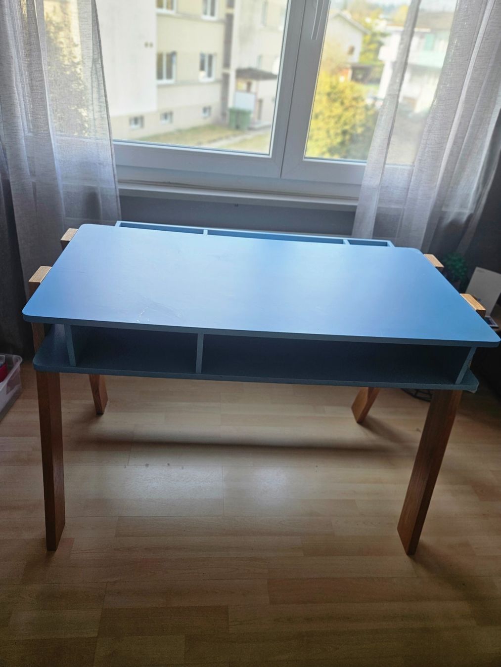Scrivanie: Kindertisch / Maltisch, hellblau, ideal fürs Kinderzimmer – Usato da Biberist venduto da cal_9tcf