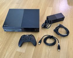 Microsoft XBox One Konsole mit original Zubehör