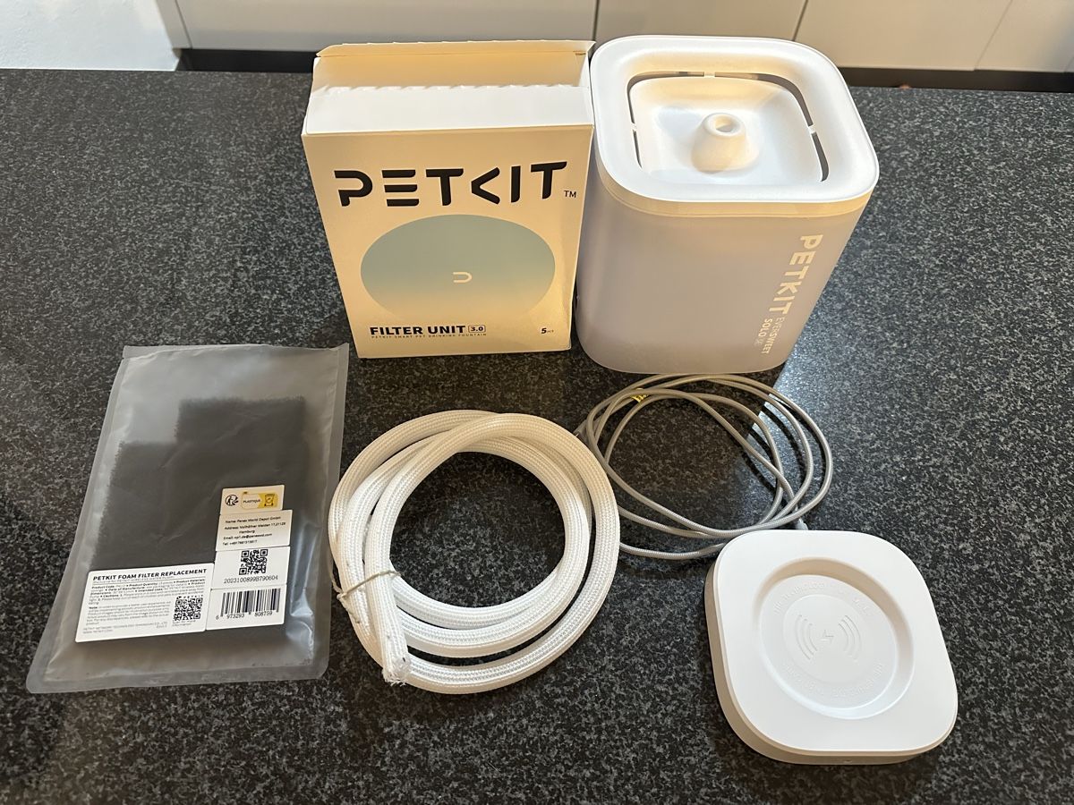 Stagni & Fontane ornamentali: PETKIT Katzen Trinkbrunnen + neue Filter – Usato da Däniken SO venduto da lau_75z8