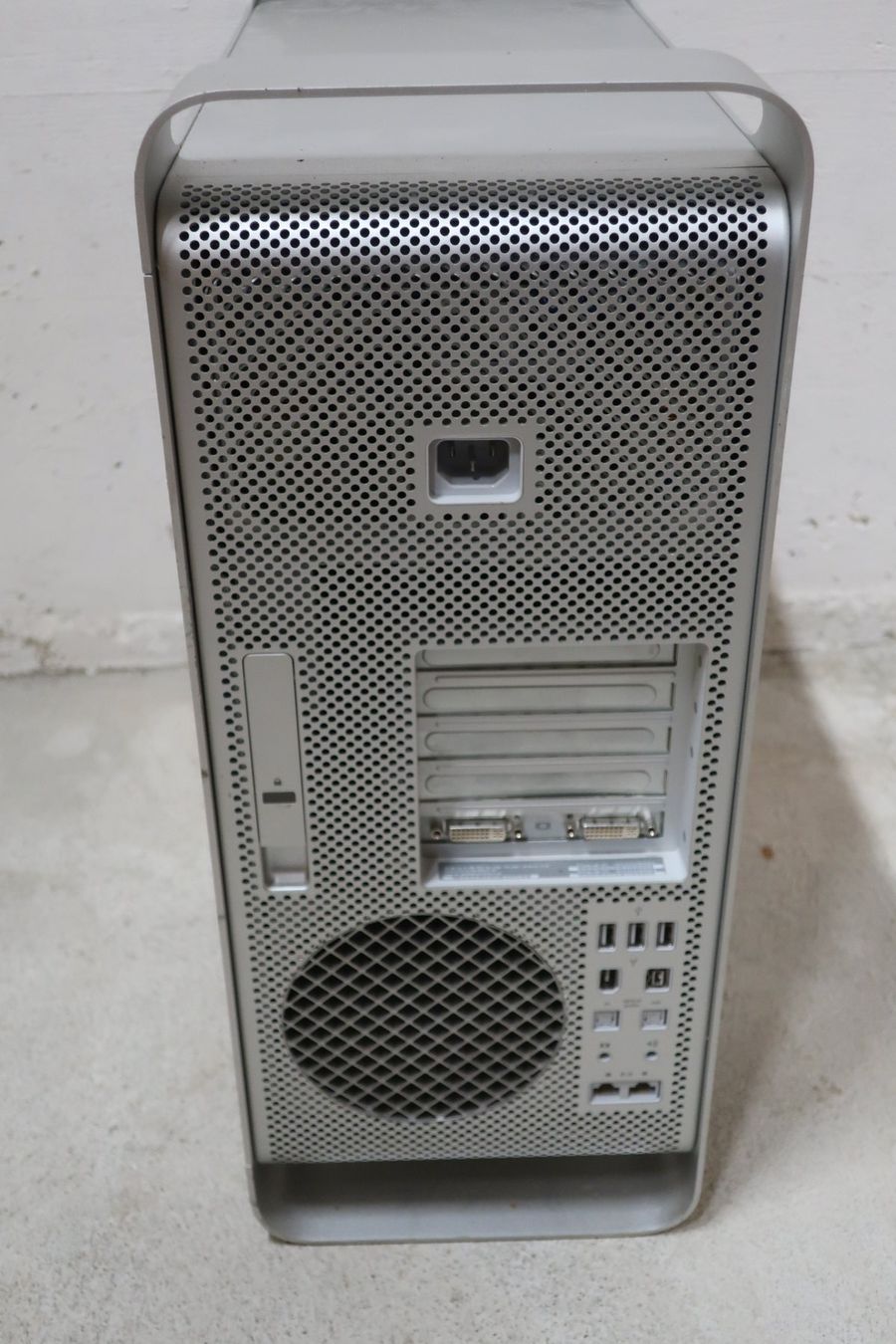 Apple PCs: 2008 Apple Mac Pro A1186 DEFEKT – Défectueux à Zürich par dnk_nrd8 3