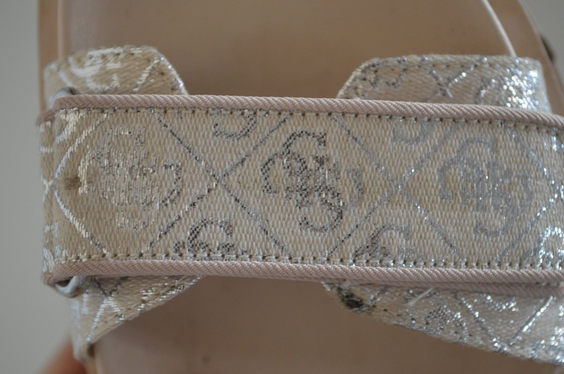 Guess Damenschuhe: GUESS Plateau-Sandale – Gebraucht aus Locarno von DarjaRonco 4