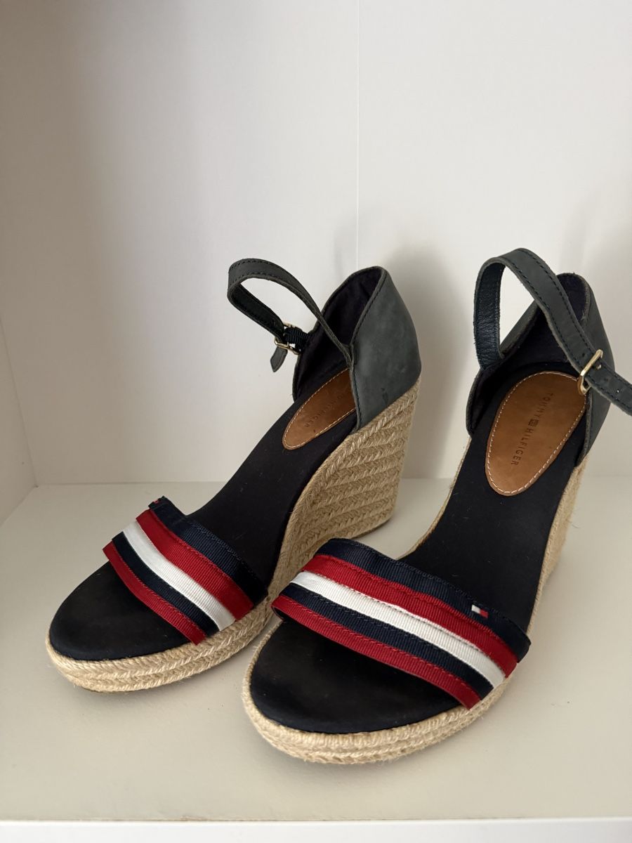 Tommy Hilfiger Scarpe da donna: Tommy Hilfiger Sandalen Grösse 40  – Usato da Meggen venduto da edwardcallan 1
