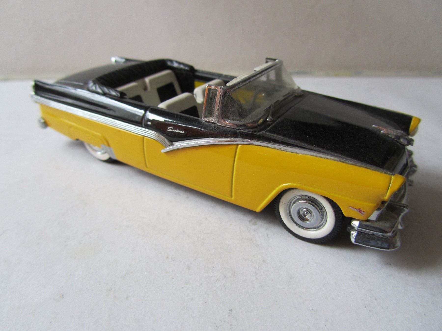 Ford Modellini d'auto: Ford Fairlane von Vitesse resp. Quartzo – Usato da Weiningen ZH venduto da dietsch57 2