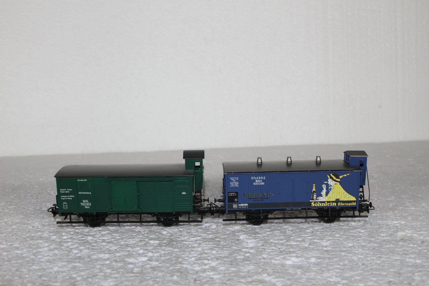 Märklin Modellini di ferrovie: Märklin 2 Güterwagen (2) – Usato da Triesen venduto da gleis8 3