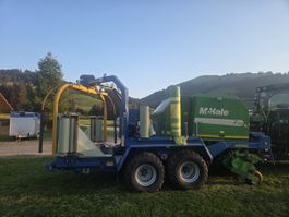 Ballenpresse McHale F550 mit Wickler Goeweil
