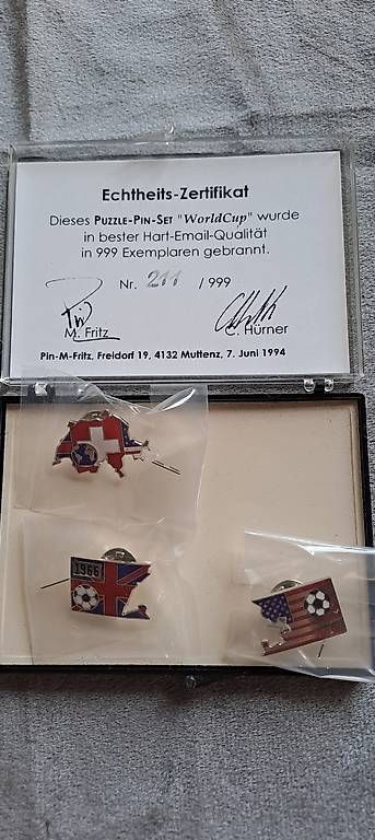 Plaketten & Abzeichen: Puzzle-Pin-Set "WorldCup" – Neu und originalverpackt aus Sulgen von Bmabi
