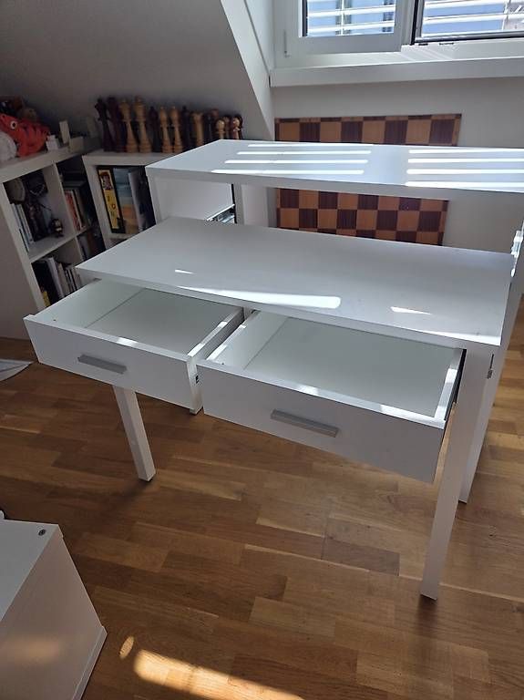Bureaux: Schminktisch Schreibtisch Tisch – D'occasion à Elgg par Vlomarkt