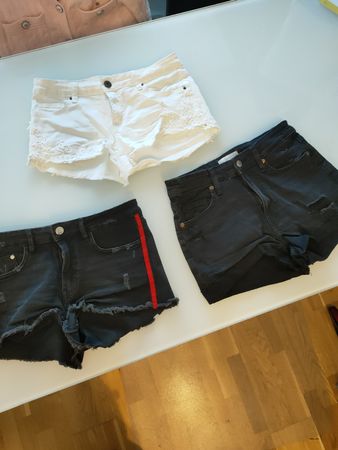 3 kurze Hosen für Damen, 2xschwarz, 1xweiss, grösse 36/ S