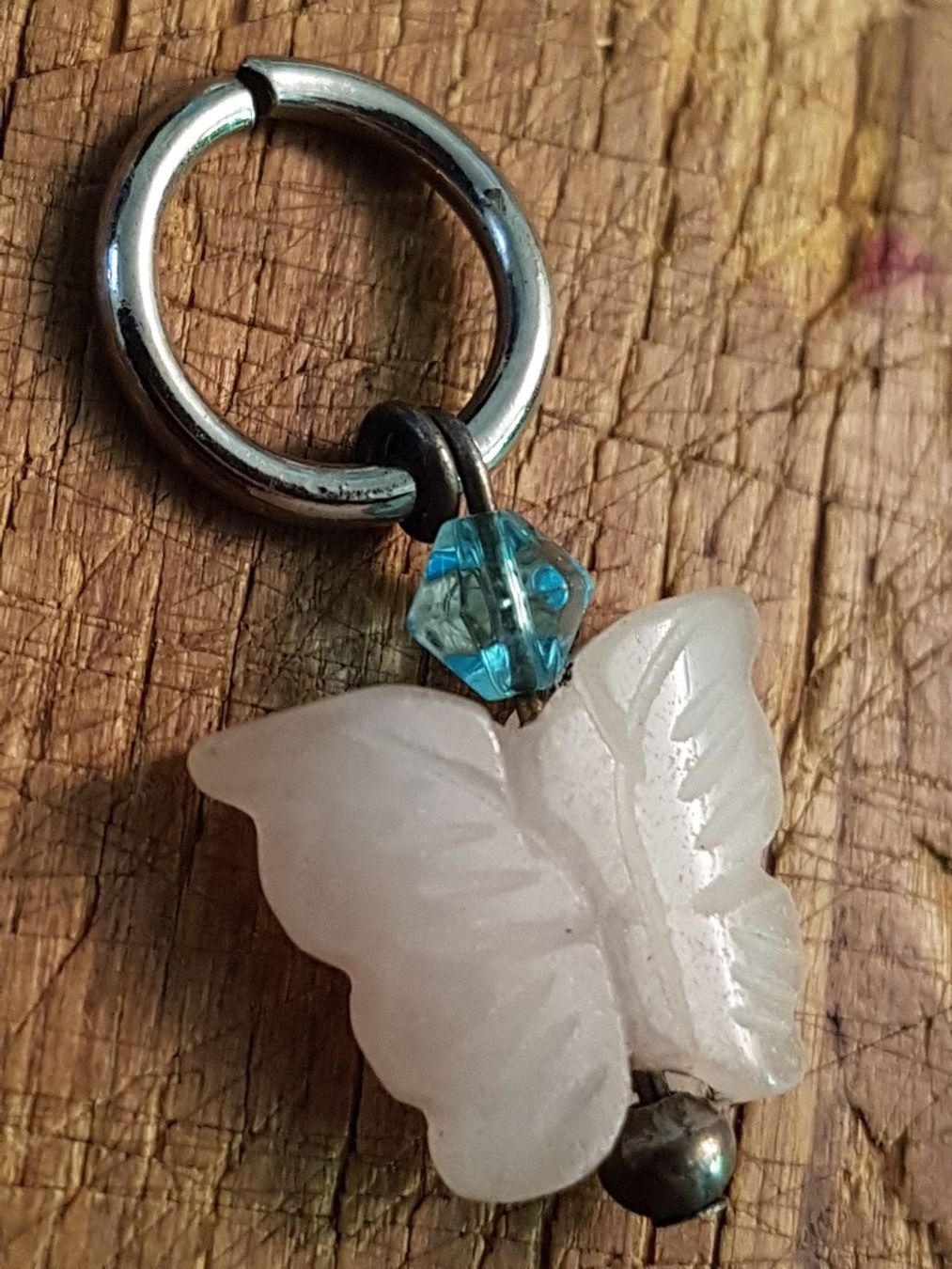 Anhänger: Anhänger Jade oder Rosenquarz? Schmetterling m.blauer Glasp. – Gebraucht aus Ettingen von Maranathatalitha 2