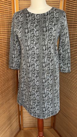 Kleid von stradivarius, M