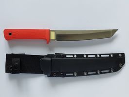 Tanto-Messer mit orangefarbenem Griff