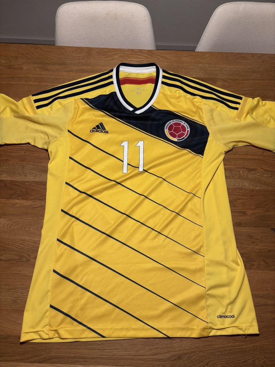Maillots de corps & Pantalons: Kolumbien Trikot – D'occasion à Oberwil-Lieli par kev_vm5v