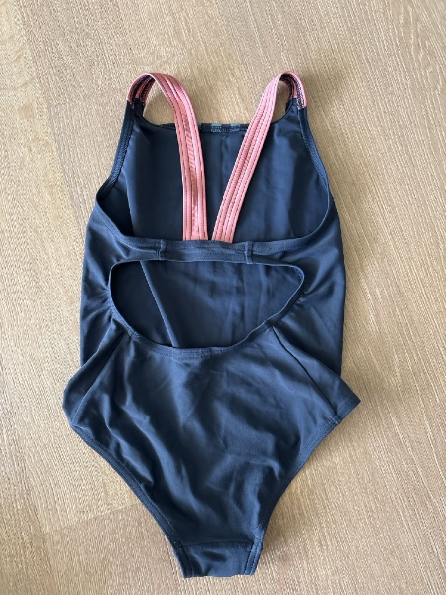Adidas Costumi da bagno & Bikini: Adidas Badeanzug Gr. 110 / 116 – Usato da Hergiswil NW venduto da mar_js5v 1
