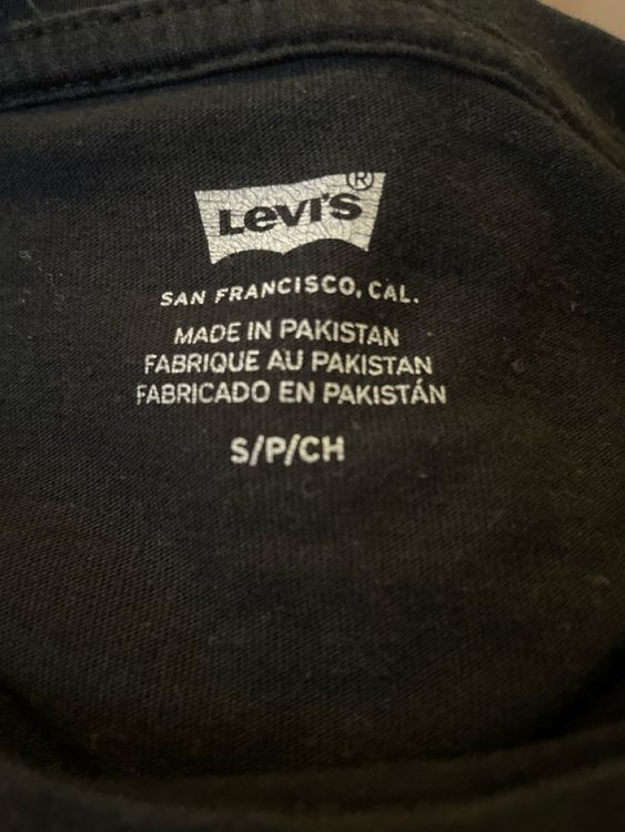 Levi's T-shirts: T-shirt Levi's nera con logo rosso, taglia M - Nuova! – D'occasion à Bellinzona par remarema 2