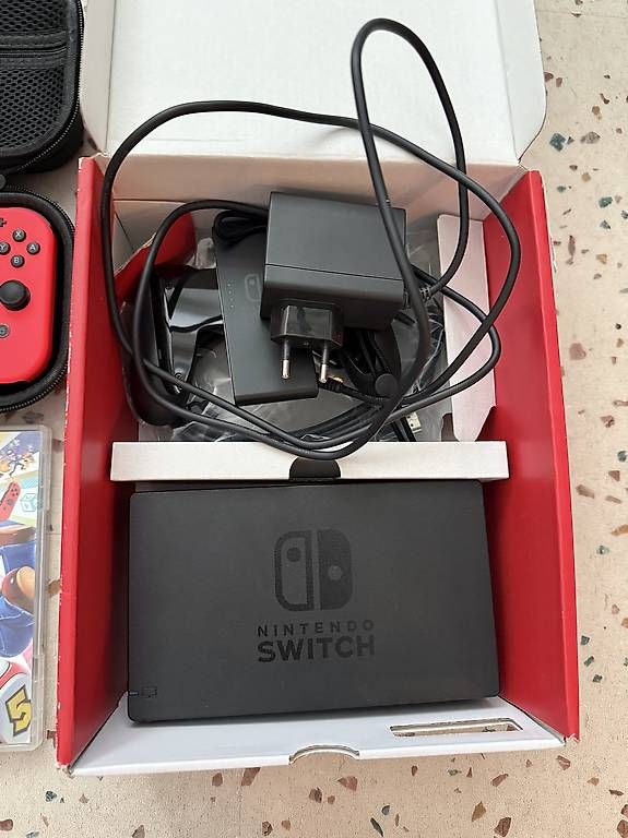 Nintendo Consoles: Nintendo Switch TOP Zustand + 3 Spiele – D'occasion à Aegerten par Elham_6365 2