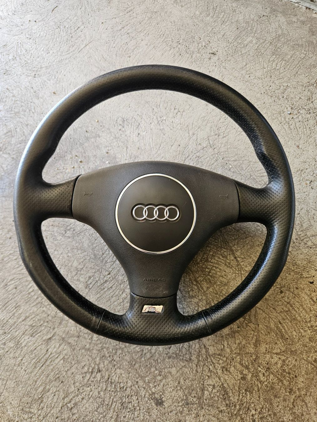 Audi Tutti pezzi di ricambio auto: Audi Rs4 b5 Original Lenkrad – Usato da Männedorf venduto da go-rs484