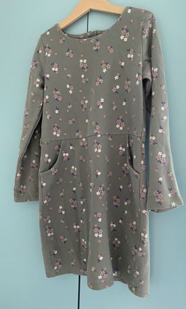 Süßes Kleid für den Übergang, Gr. 134/140