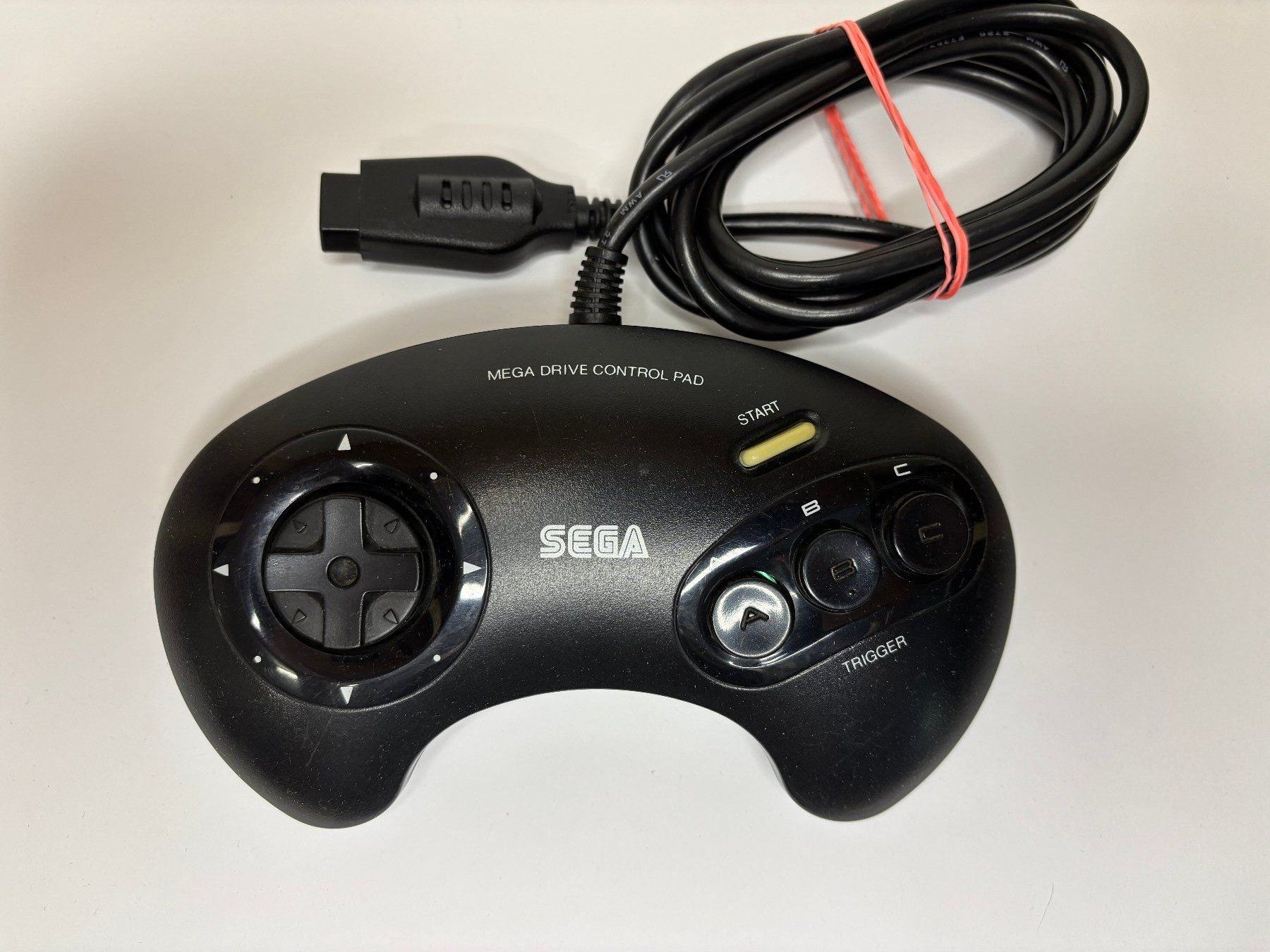 Controller: MD - SEGA Mega Drive Controller – Usato da Allschwil venduto da Bullach