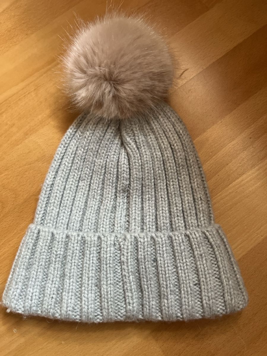 H&M Hüte, Mützen & Caps: H&M Bommelmütze grau – Gebraucht aus Oberengstringen von pri_c8jk 2