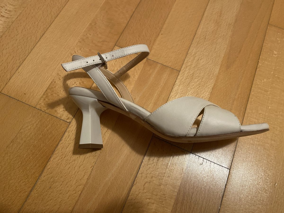 Unisa Scarpe da donna: Elegante Unisa Sandalen Grösse 41 – Usato da Kölliken venduto da ale_7d8j 1