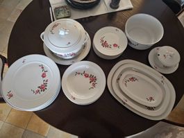 Geschirr-Service Rosenmuster, Langenthal Château Porzellan