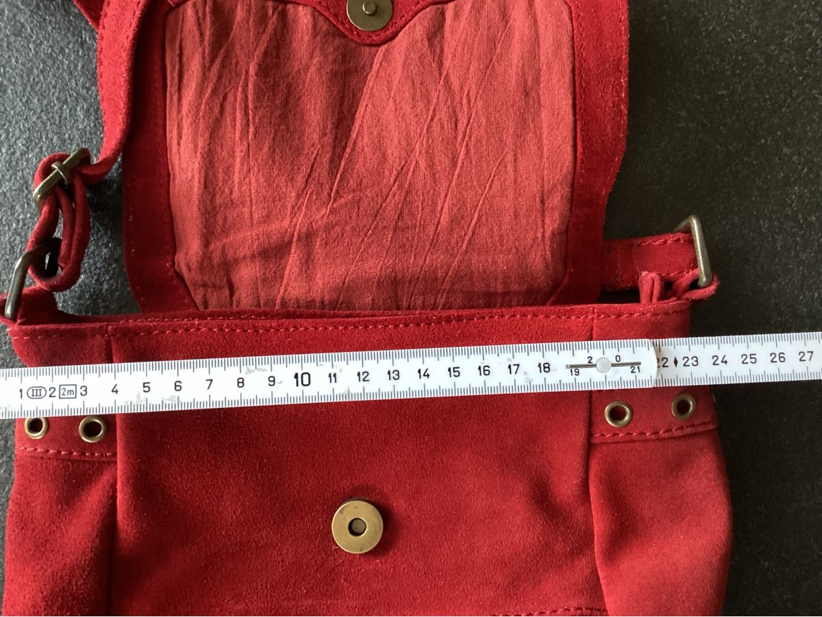 Taschen für Damen: Wildledertasche rot – Gebraucht aus Ittigen von franzis6 4