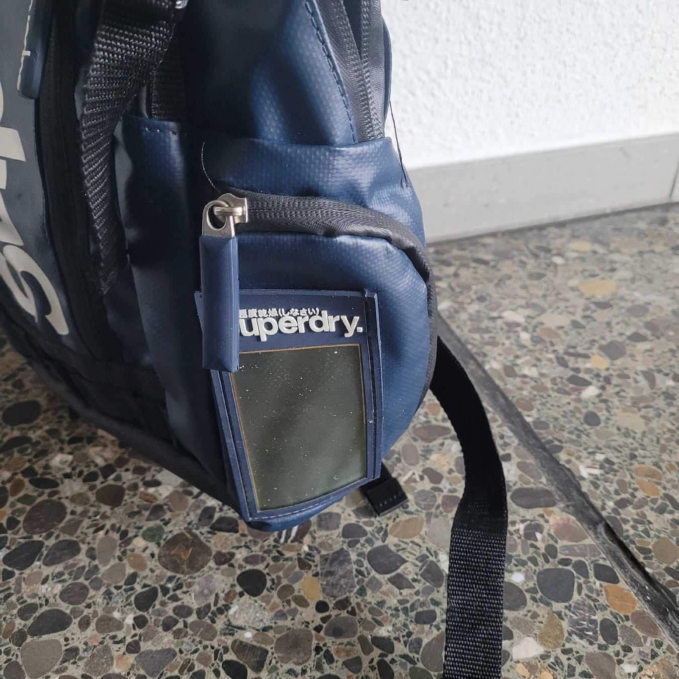 Superdry Zaini: Superdry Rucksack, geräumig, viele Fächer, top. – Usato da Volketswil venduto da tas_tj67 3