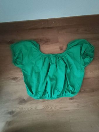 Ein schönes grünes Oberteil für Mädchen Größe 12-13