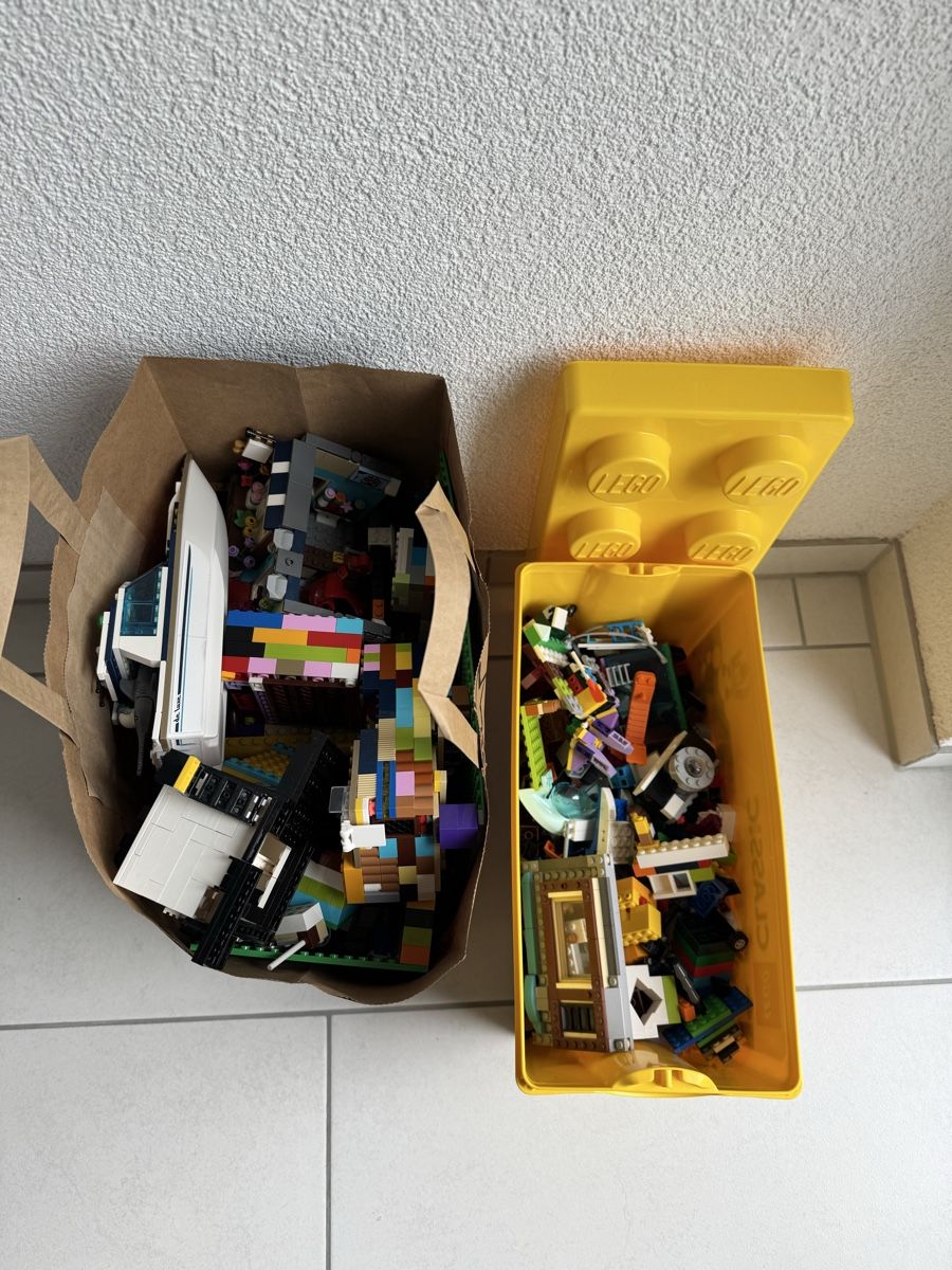 LEGO Bausteine 5 Kg mit gelber Box (Gebraucht) in Bazenheid für CHF 21 ...