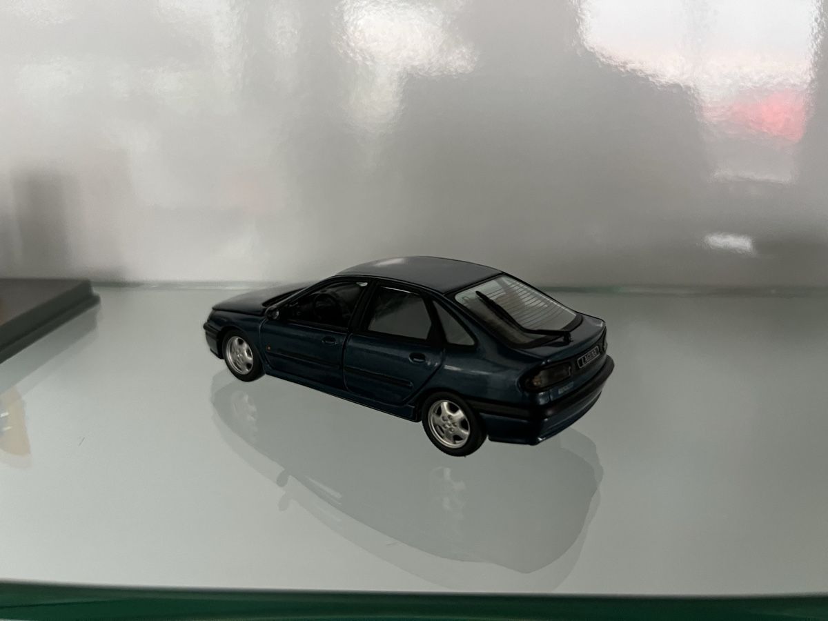 Renault Modellini d'auto: Renault Laguna I verschiedene – Usato da Kräiligen venduto da tisala 1