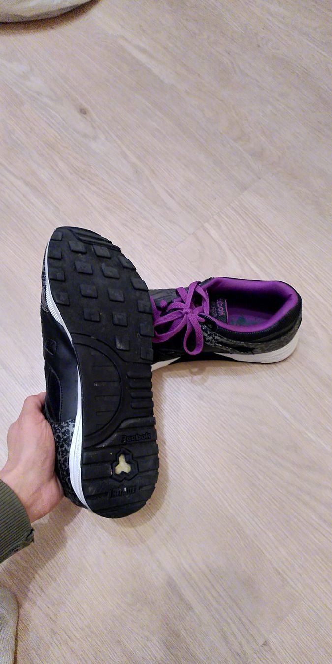 Reebok Herrenschuhe: Reebok Schuhe Grösse 43 – Gebraucht aus Zürich von alessa88 2