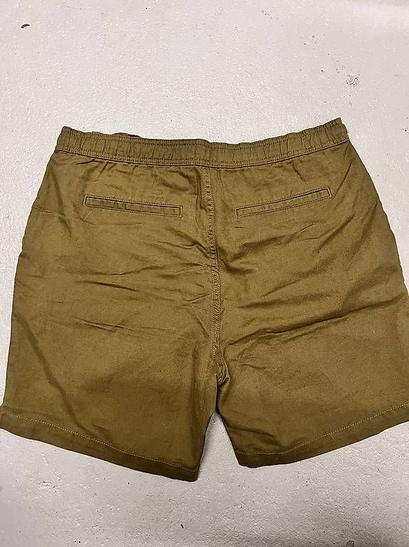 Pantaloni: Esprit kurze Leinenhosen Herren Größe 34 – Usato da Luzern venduto da Sportstudentin 1