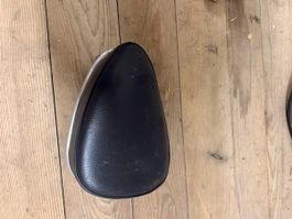 Motorradsitz Sitzbank schwarz Chromrand classic custom chopp