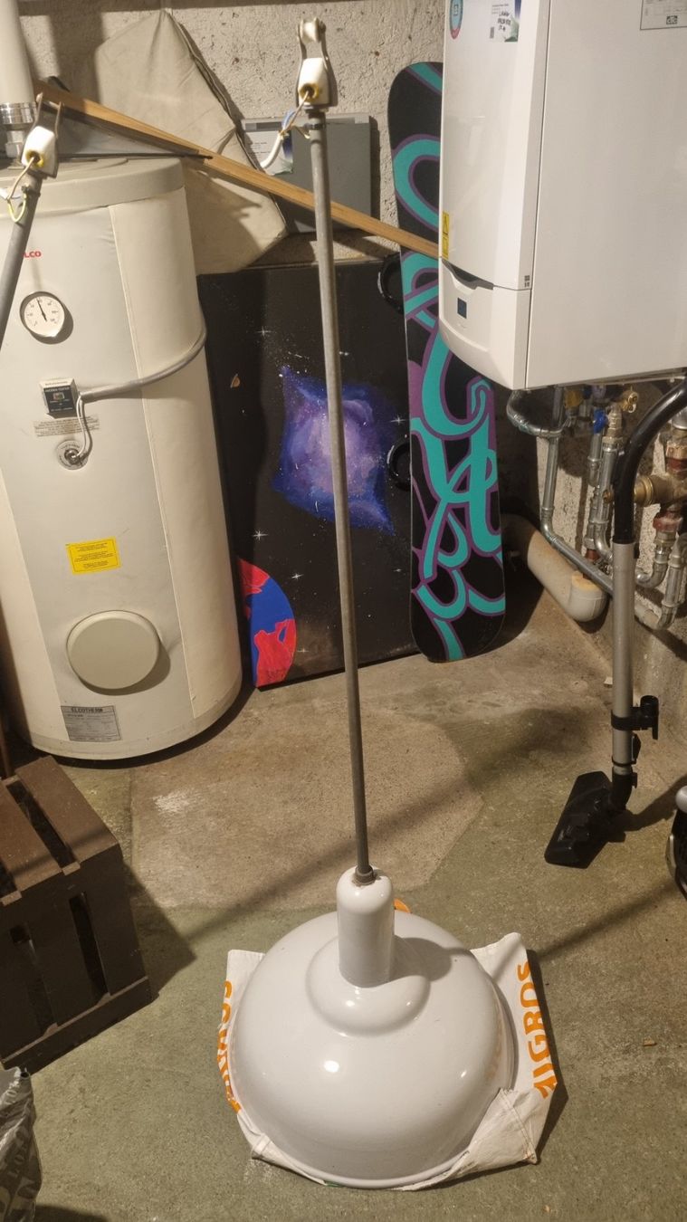 Belmag Lampadari & plafoniere: Zwei Belmag Industrielampen restauriert – Usato da Thun venduto da Maerger 2