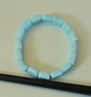 Armband aus Glasperlen hellblau