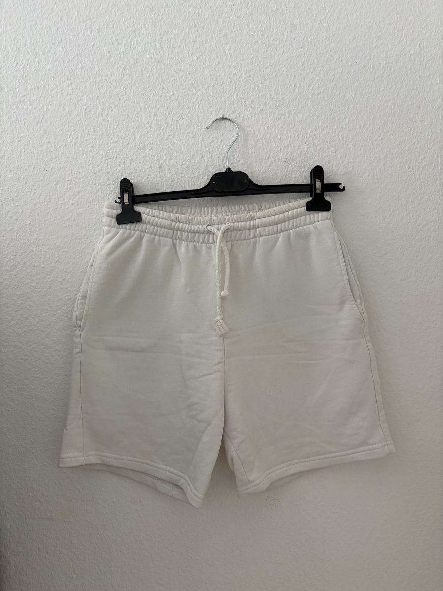 Pull&Bear Pantaloni: Weisse kurze Hosen – Usato da Ettingen venduto da ale_q6zz