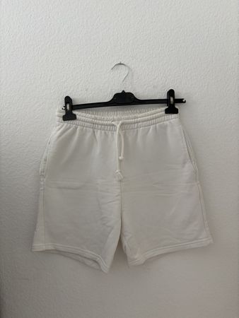 Weisse kurze Hosen