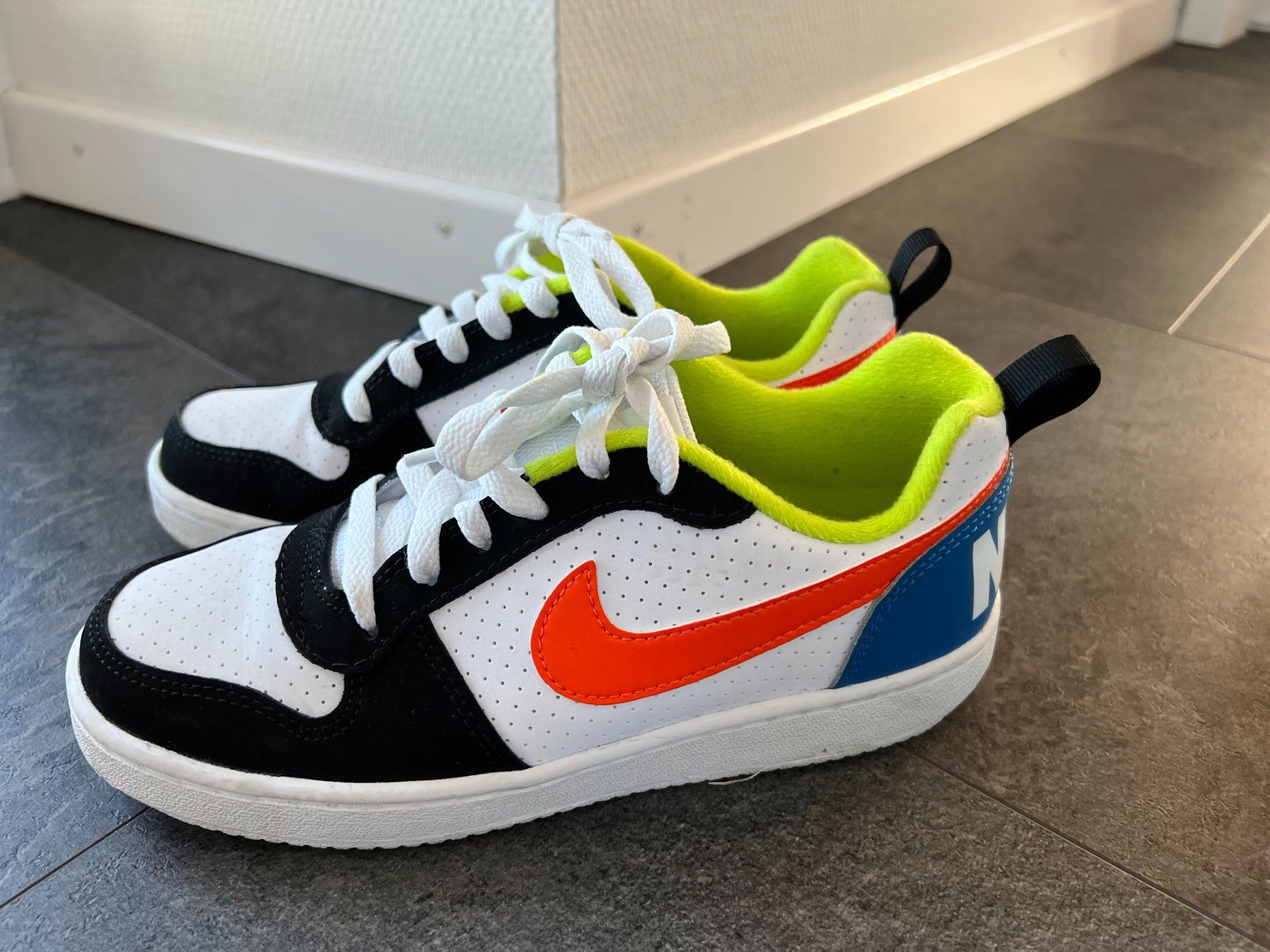Nike Scarpe da uomo: NIKE Schuhe, Neu Gr. 36,5 – Nuovo (secondo la descrizione) da Walzenhausen venduto da Cerna007 1