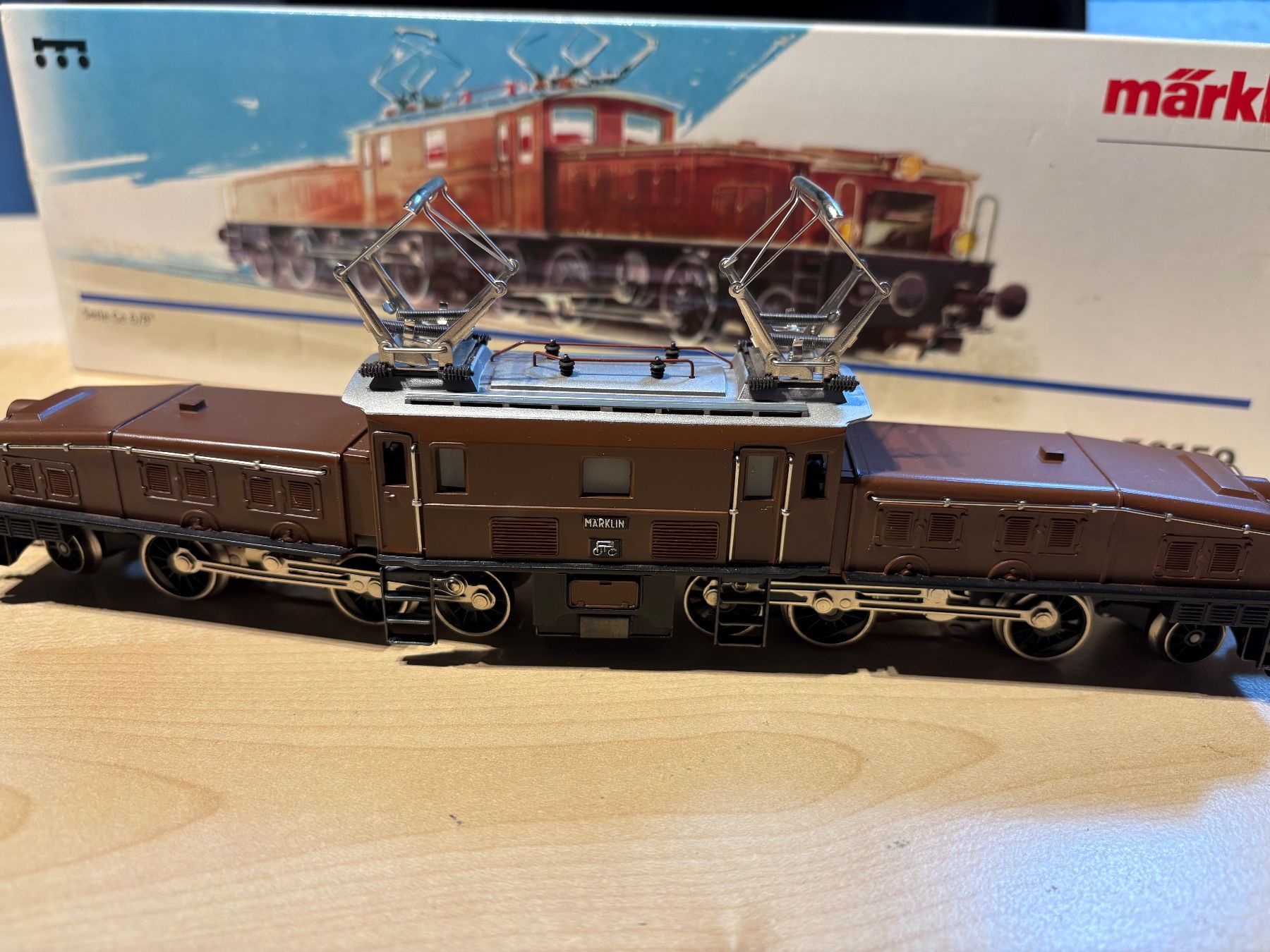 Märklin Modellini di ferrovie: Maerklin 30159 Ce 6/8III Brune – Nuovo e nell'imballaggio originale da Corcelles Payerne venduto da Pierre66 6