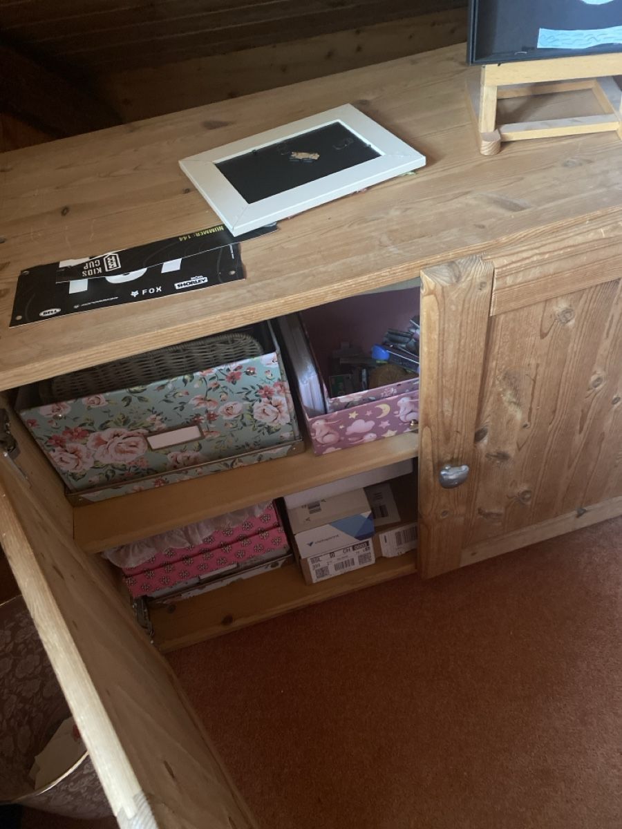 Credenze: Wooden Cabinet Two Doors Good Condition – Usato da Stäfa venduto da rah_96vj 1