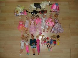 Diverse Barbie Puppen mit Kleider Sammlung mit Kleidern