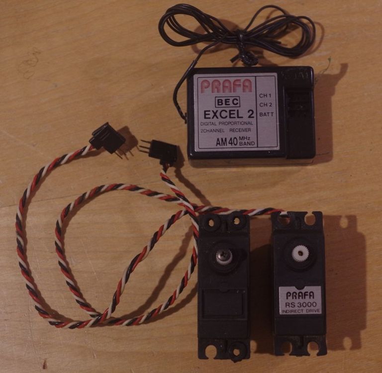 Prafa 27MHz Empfänger und 2 Servo mit alten Robbe Steckern (Defekt) in ...