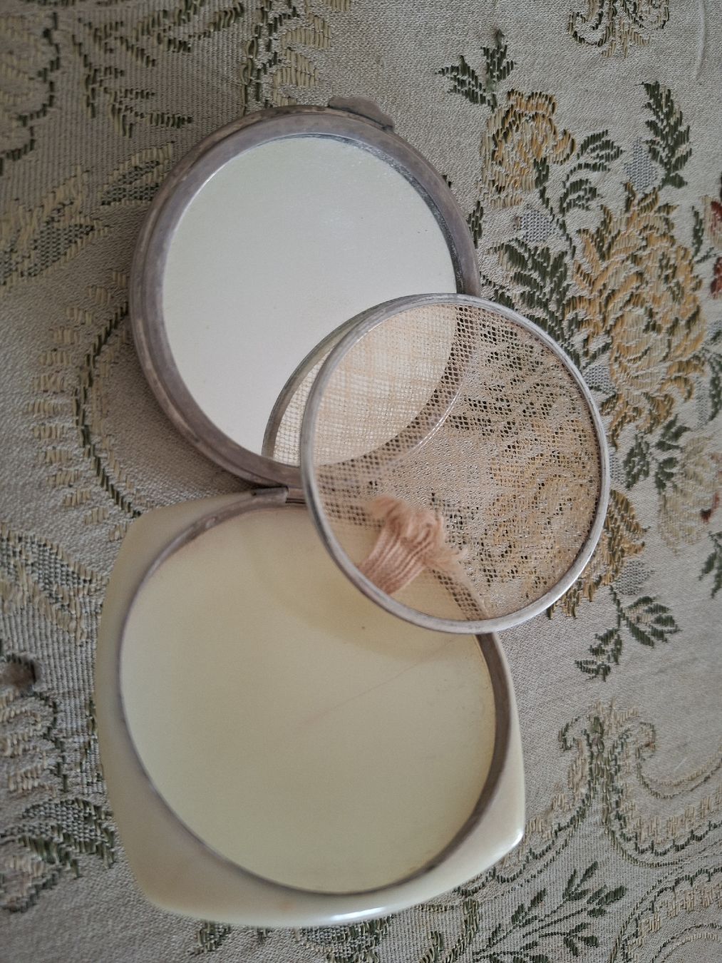 Toutes les décorations: Vintage Puderdose mit Spiegel – D'occasion à Wallisellen par Dunja_Sand 3