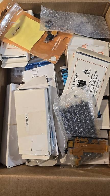 Telefoni: Batteries neuves et quelques écrans LCD – Usato da Renens VD venduto da MTD2211