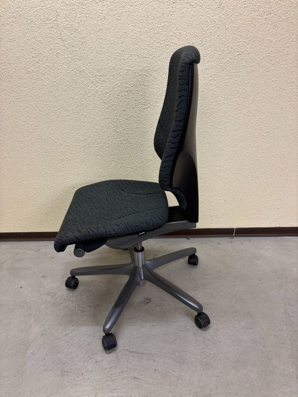 Giroflex Chaises: Bürostuhl Giroflex 64 – D'occasion à Hinwil par fac_688b 1