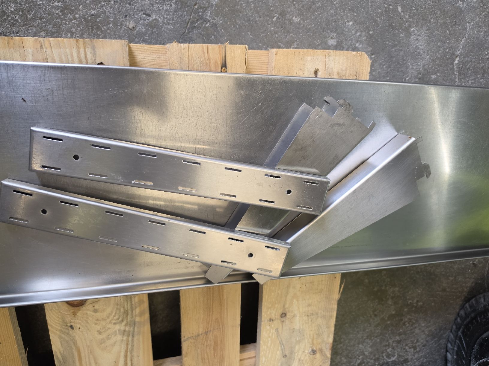 Scaffali: Wand Bord ##131 – Usato da Wuppenau venduto da Gastro.Wuppenau 2