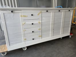 Meuble blanc avec tiroirs 