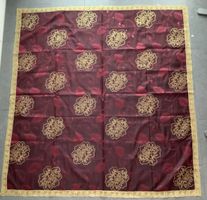 Tischdecke Bordeaux mit Goldblumen & Spitze 150x160
