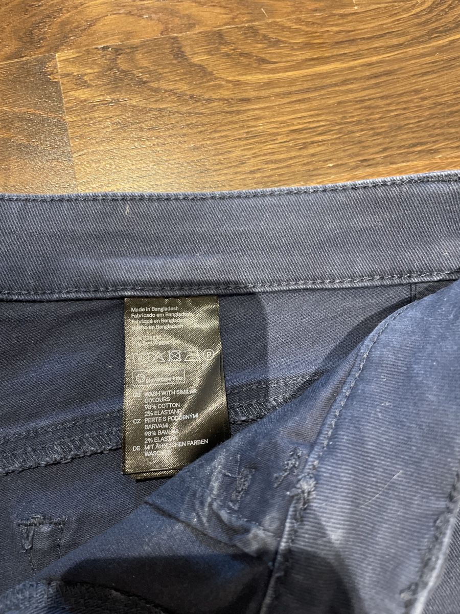 H&M Hosen: Dunkelblaue Shorts von H&M – Gebraucht aus Schmitten FR von Monei19 2