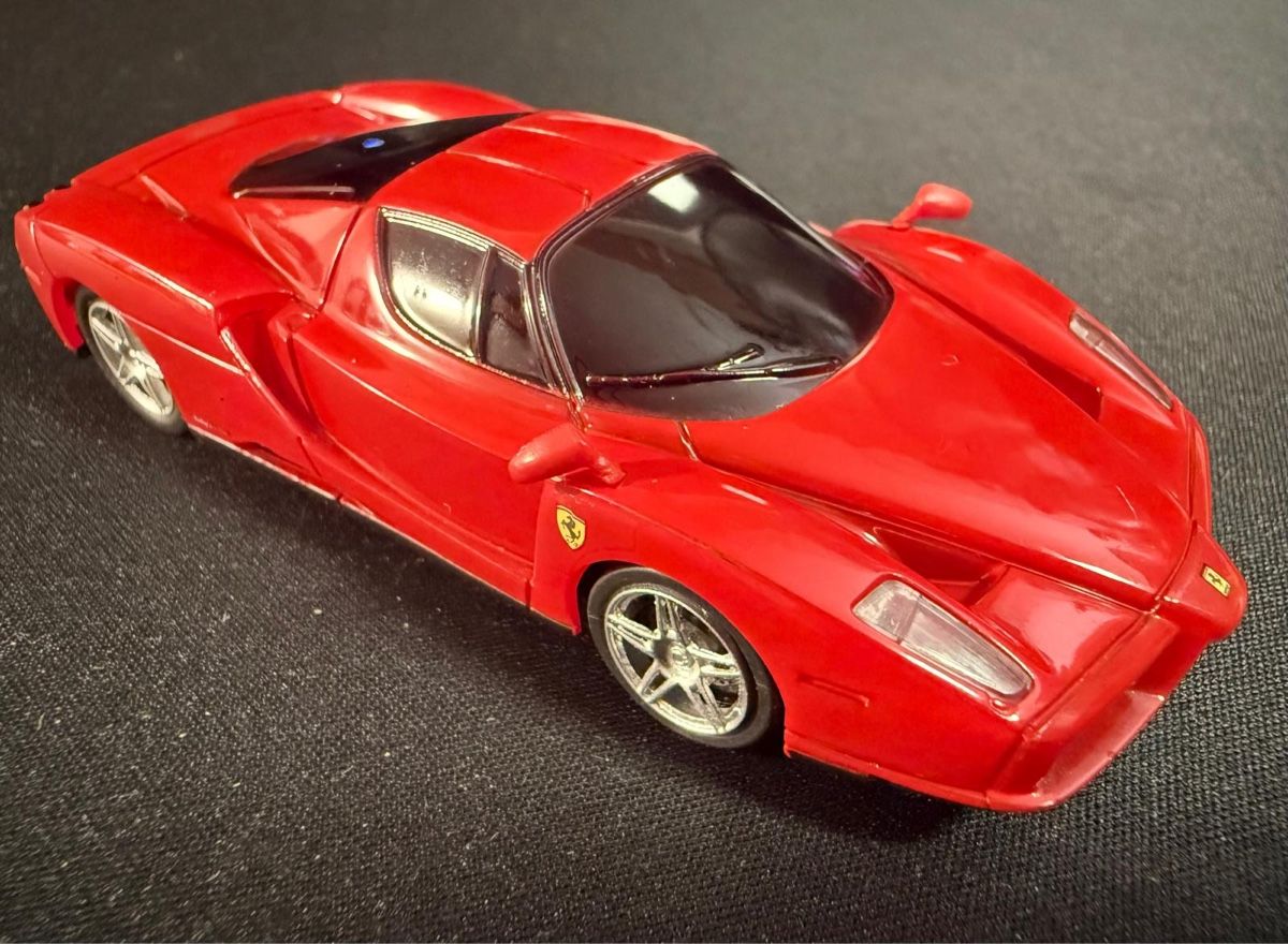 Ferrari Modellini d'auto: Voiture télécommandée Ferrari Enzo rouge Silverlit 2010 – Usato da Henniez venduto da jcf_6rzc 2